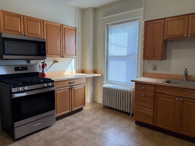 Building Photo - 1629 W Broad St