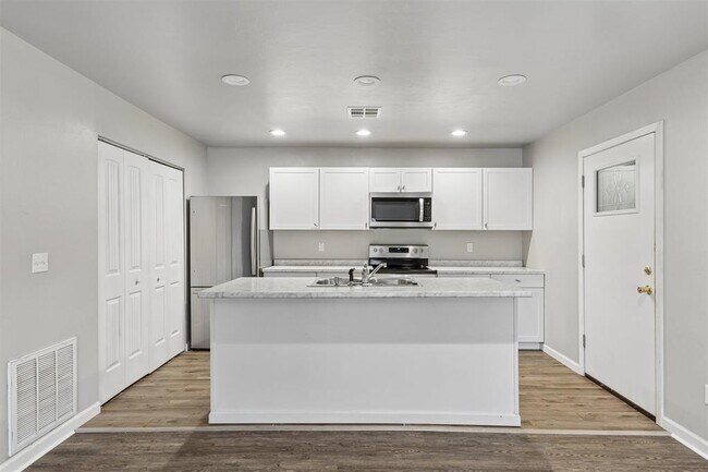 Foto del edificio - 401 Debra Ct