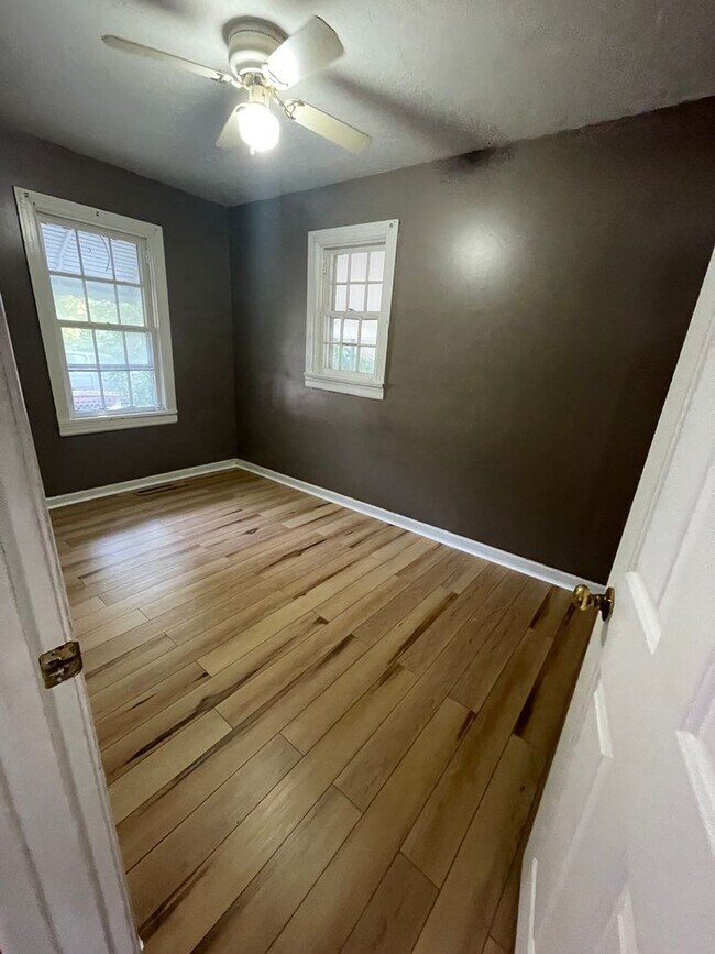 Foto del edificio - Available Now 2 bedroom 1 bath with a dini...