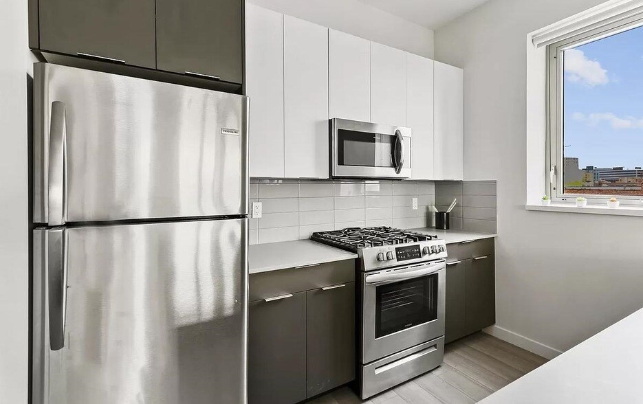 Foto principal - 75 Jordan Avenue Unit 602