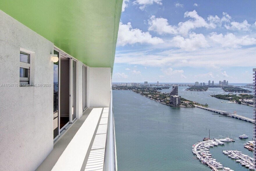 Foto principal - 1756 N Bayshore Dr