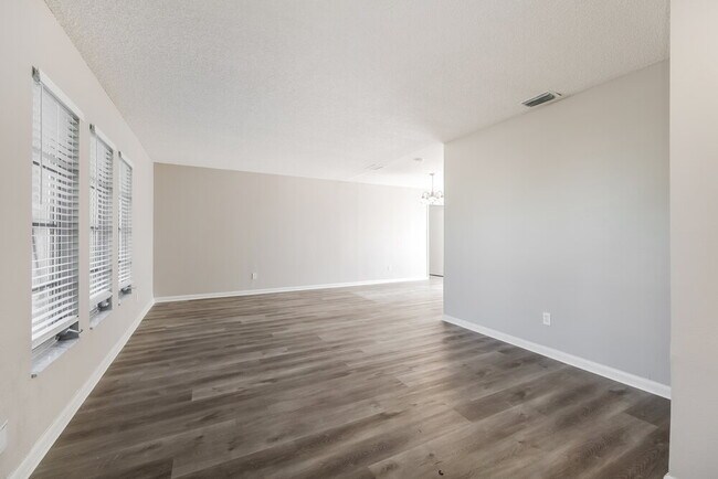 Building Photo - 4336 Country Club Blvd