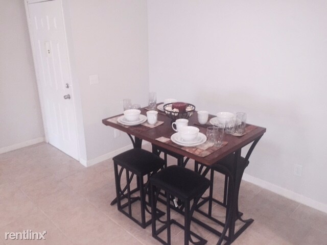 Foto del edificio - 636 Golden Raintree Pl