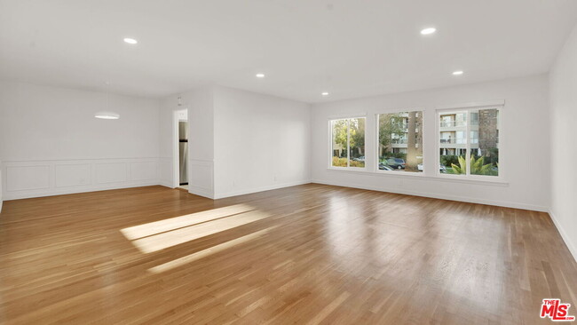 Building Photo - 111 Marguerita Ave