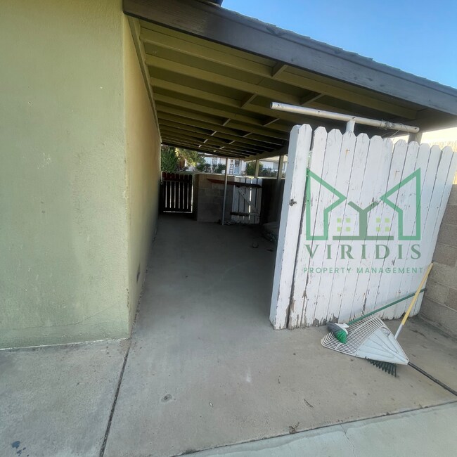 Building Photo - 3719 Redlands Dr