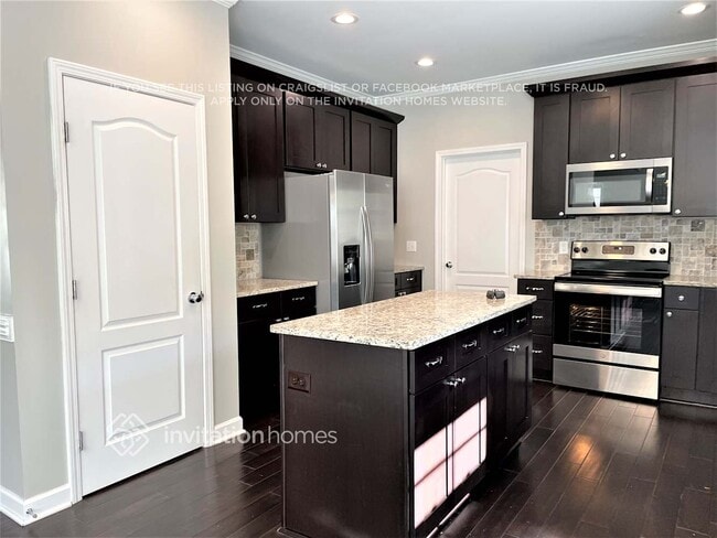 Foto del edificio - 270 Water Mill Rd