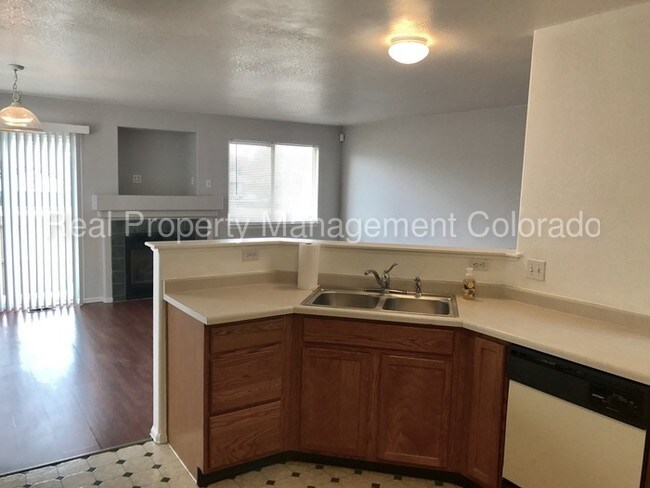 Building Photo - Awesome Townhome in Quail Run