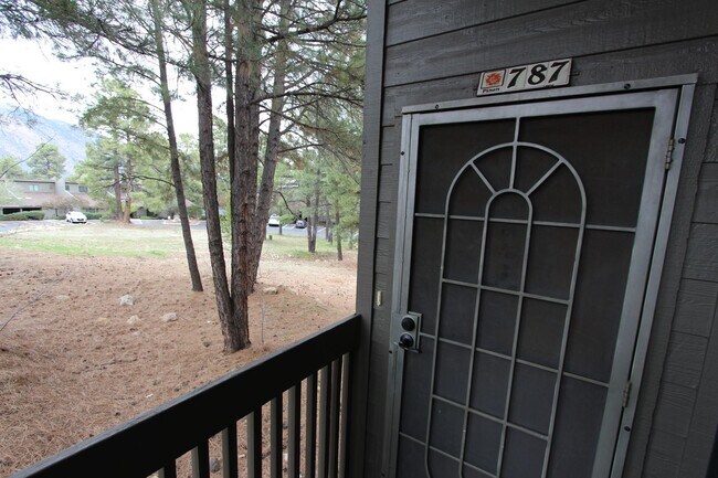 Building Photo - 1-Bedroom Country Club Condo | Lower-Level Unit | Large Deck | Washer & Dryer