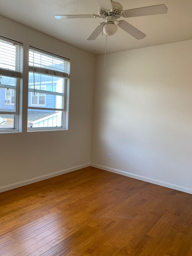Foto del edificio - Light & Bright upstairs one bedroom Granny...