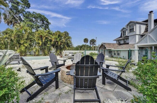 Building Photo - 502 Rambling Dr Cir