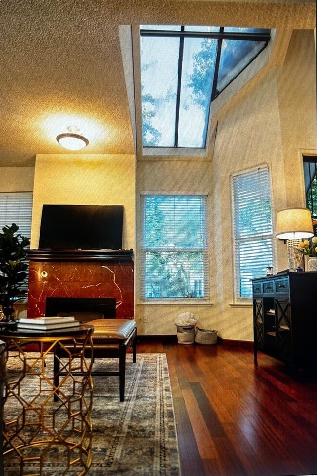 Building Photo - 2 br, 2 bath House - 2890 Huntington Blvd ...