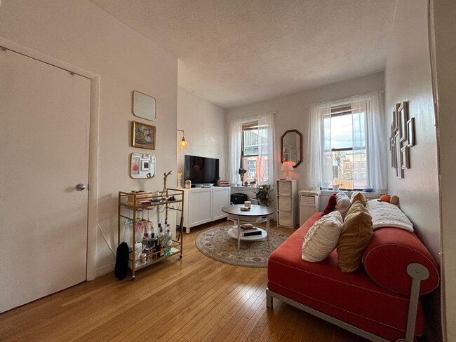 Building Photo - 19 Irving St