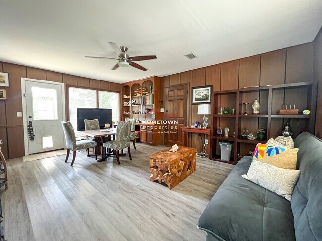Building Photo - Gulf Breeze Proper Home with Pool