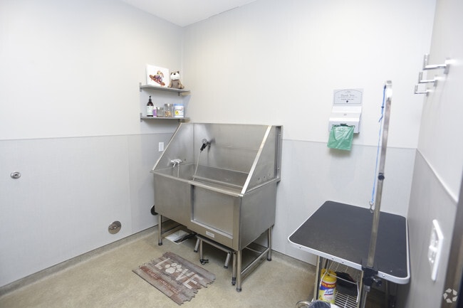 Pet Wash - Lemay Lake Apartments