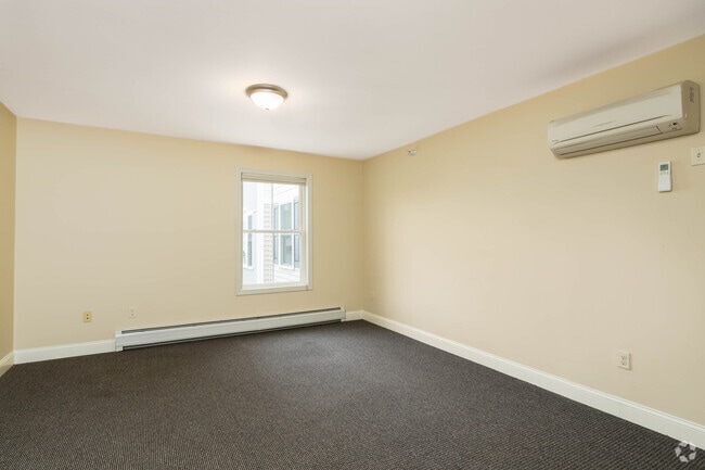 1BR, 1BA - 500SF - Dining/Living Room - Residences at Great Cedars