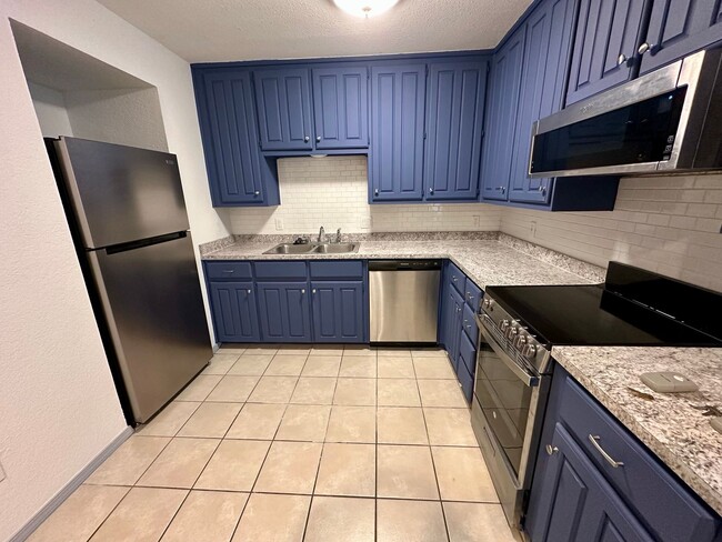 Foto del edificio - 2 Bedroom Condo Walking Distance to Baylor...