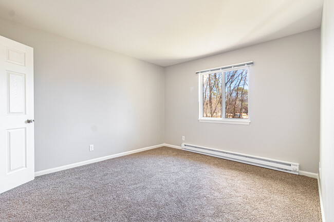 Renovated Bedroom - Country Meadows Apartments of Madison