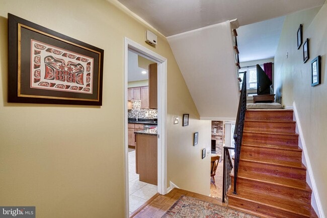 Building Photo - 2024 Hopewood Dr