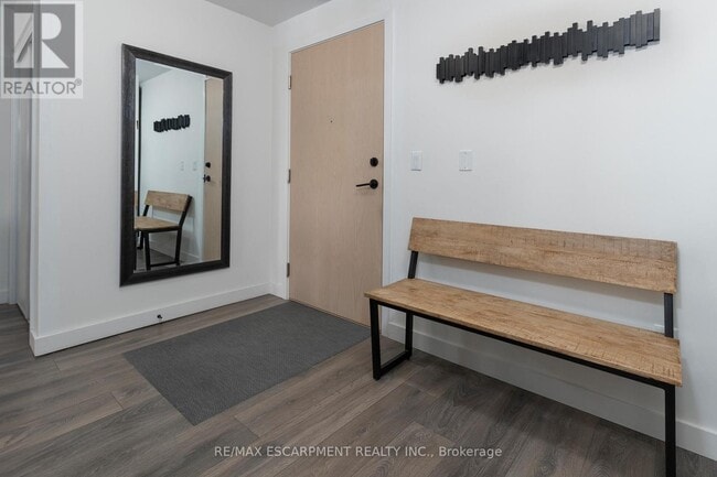 Building Photo - 150 Sabina Dr