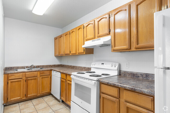 1BR, 1BA - 600SF - Kitchen - Huntington Park Apartments