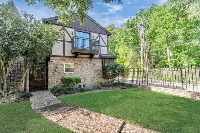 Building Photo - 1518 S Gessner Dr