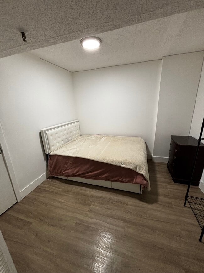 Building Photo - 900 NE 195th St