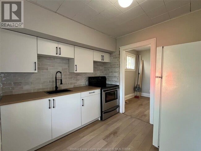 Building Photo - 944 McKay Ave