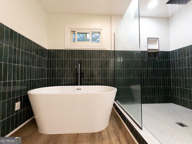 Foto del edificio - 90 Howard Rd