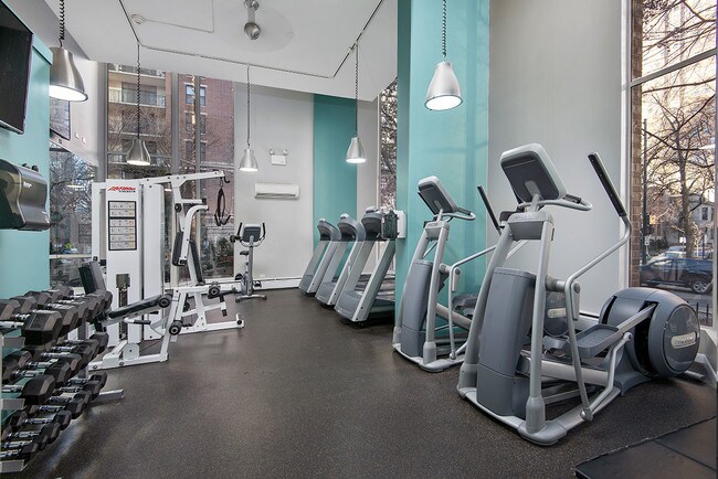 Gimnasio - 55 W. Chestnut