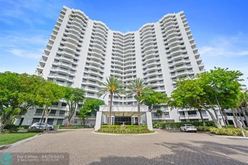 Foto principal - 3300 NE 192 St