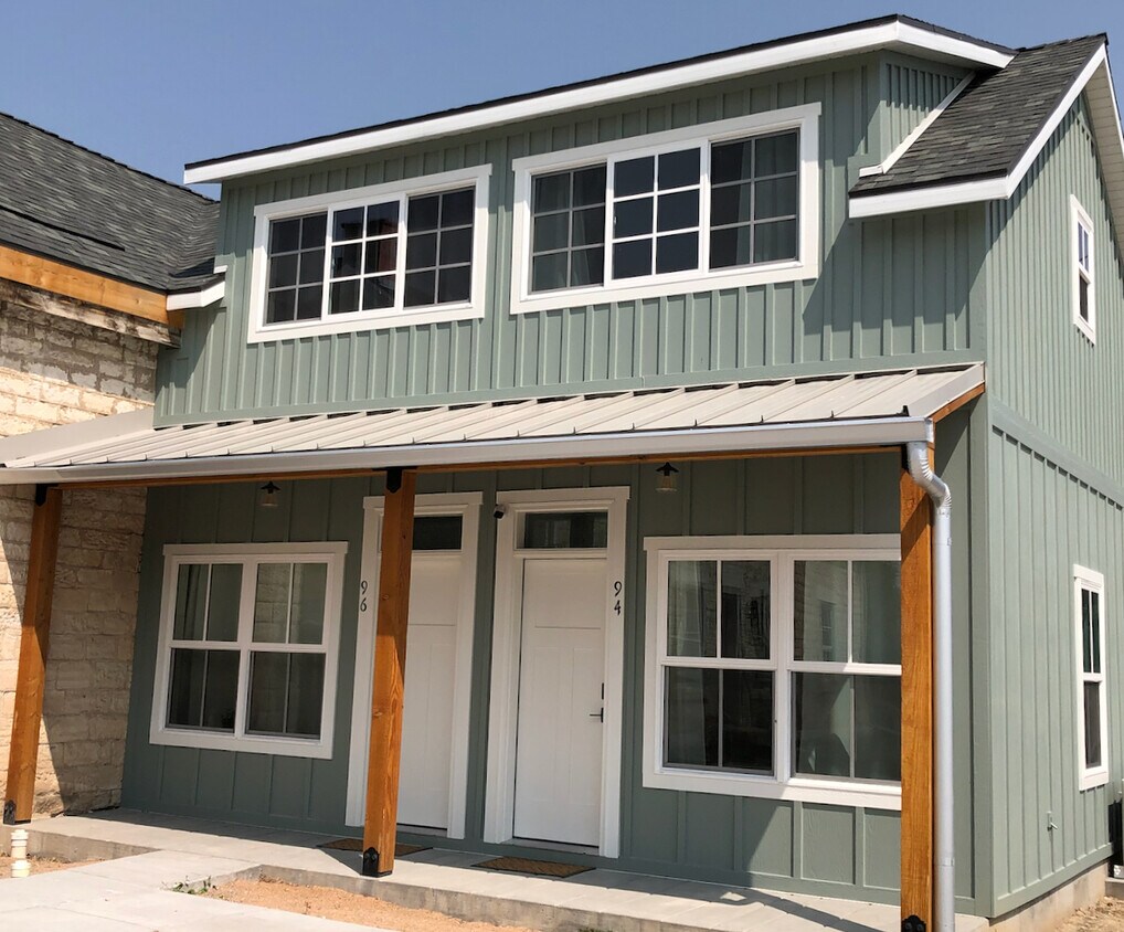 Exterior: unidad izquierda - 96 S 100 E