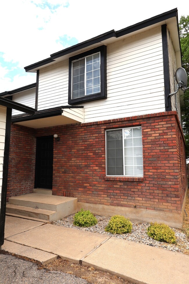 Building Photo - 1060 N 375 W