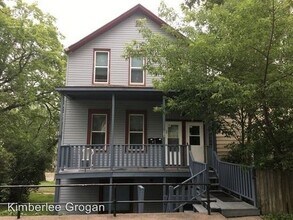 Building Photo - 830 E 6th St