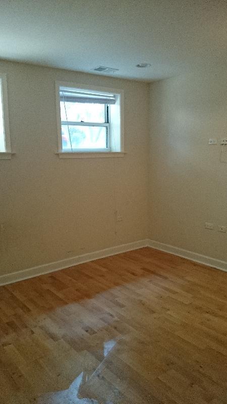 Building Photo - 2856 W Rosemont Ave