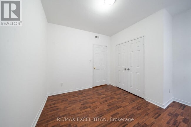 Building Photo - 414 Jarvis St