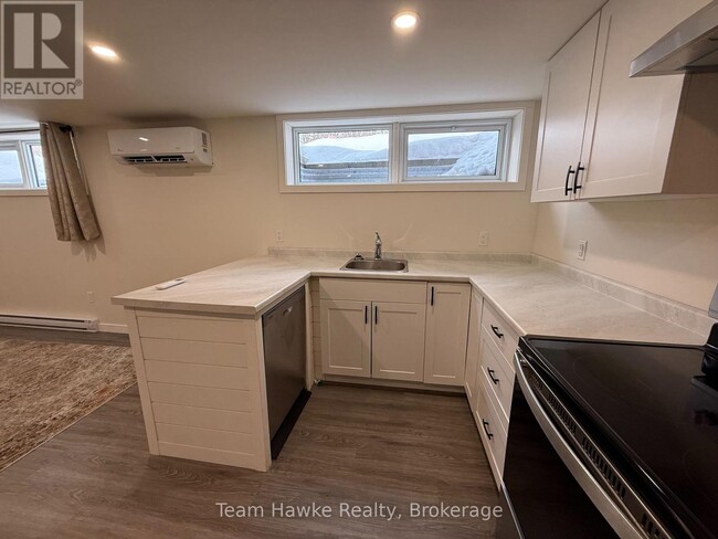 Building Photo - 630 Bayview Dr