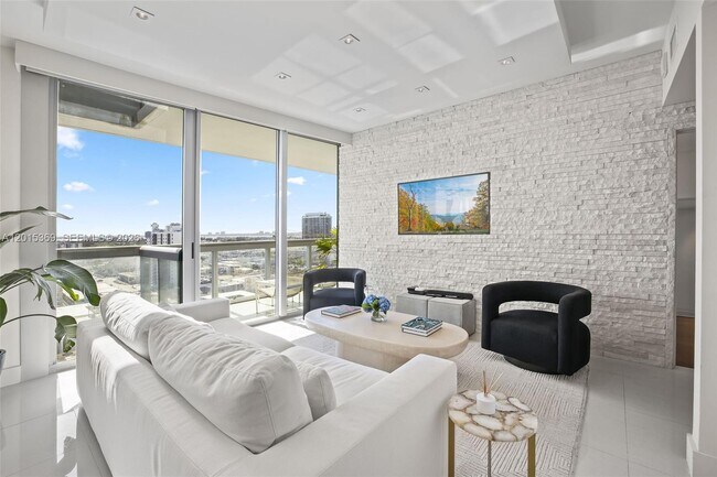 Foto del edificio - 6899 Collins Ave