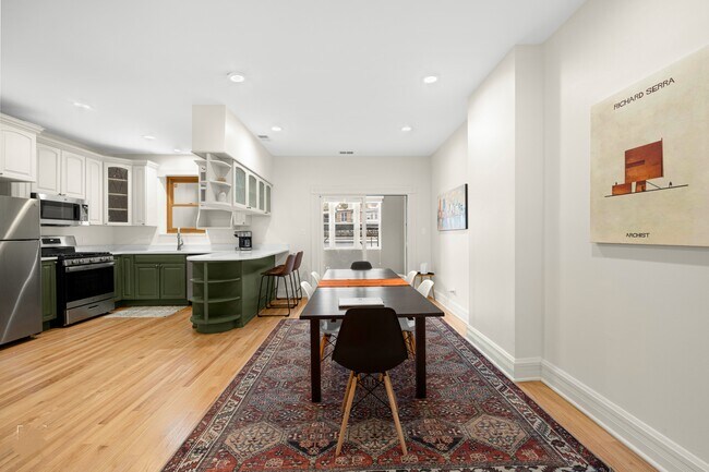 Building Photo - 809 S Leavitt St