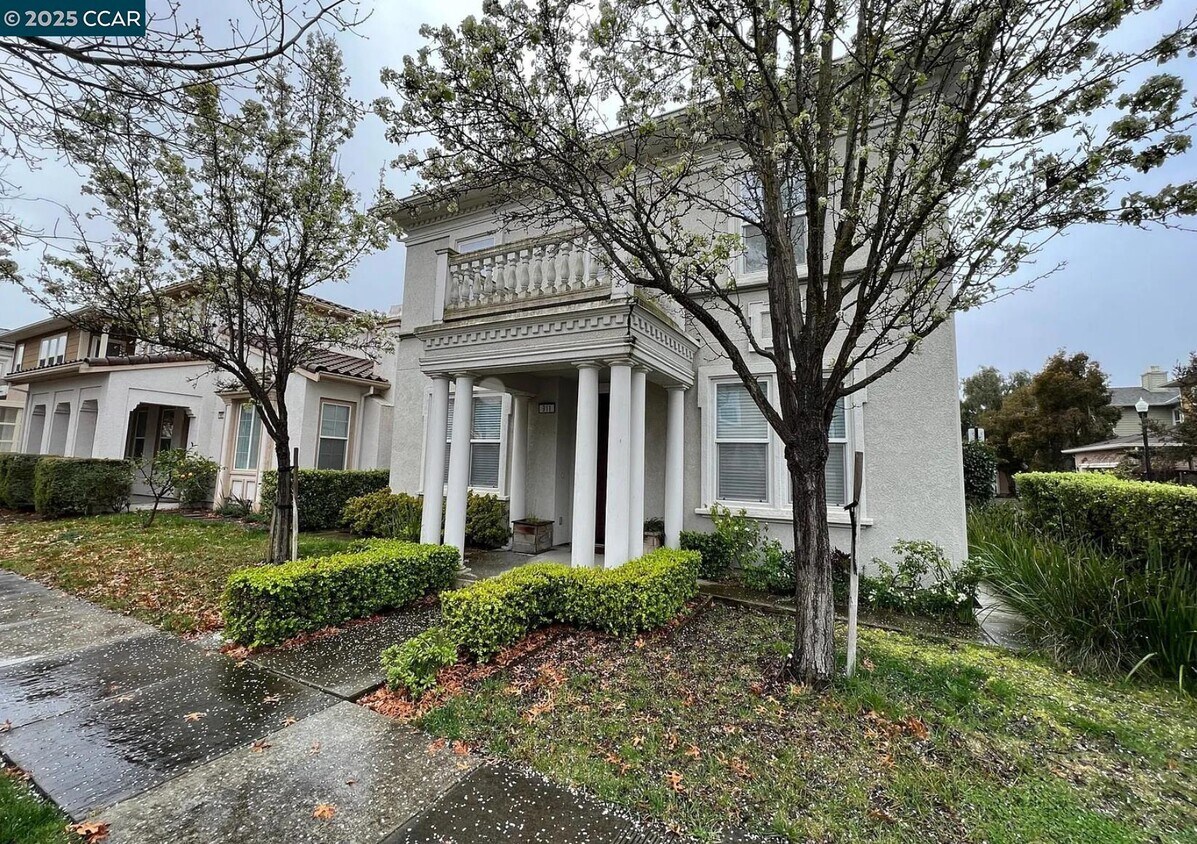 Foto principal - 911 Madrone Ave
