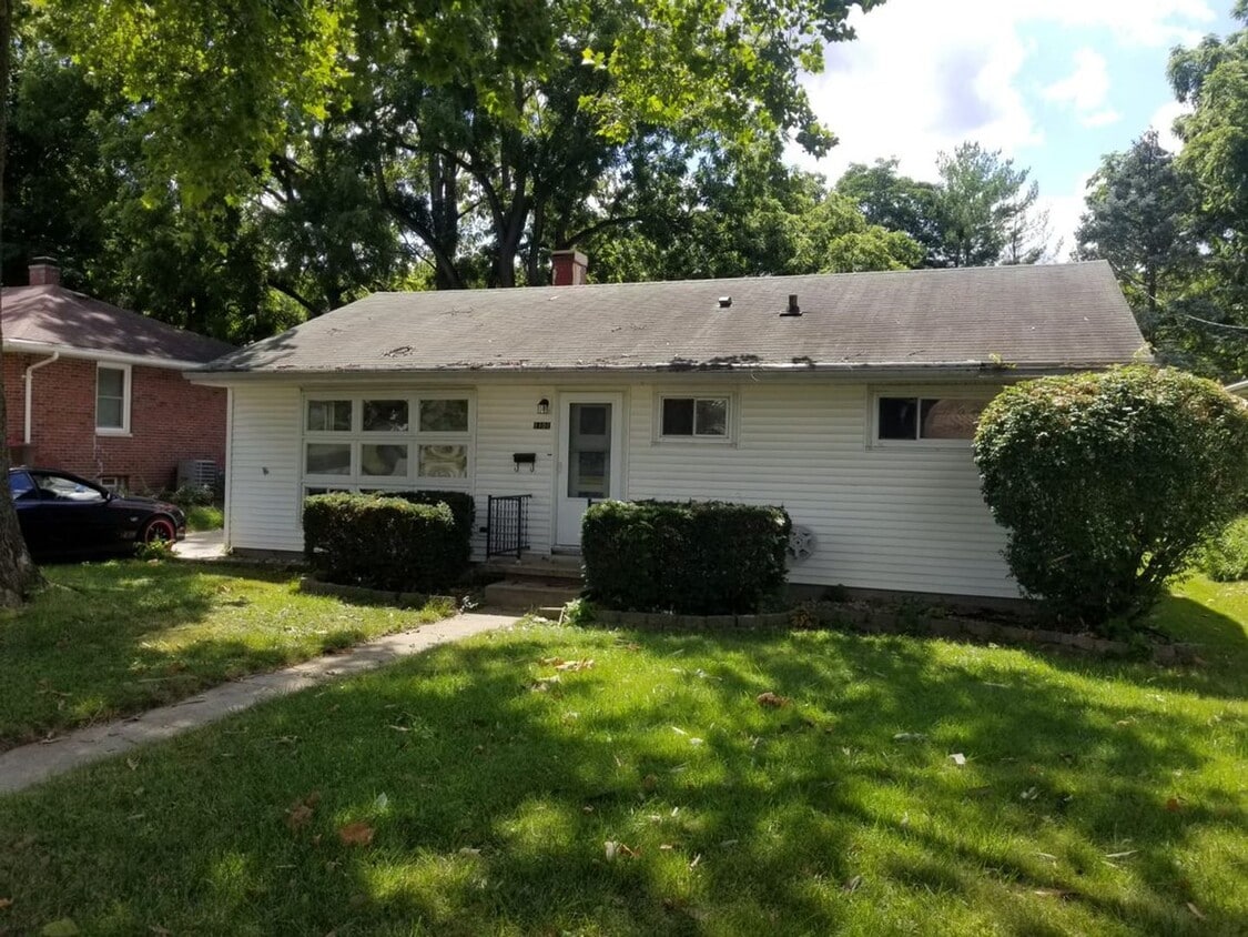 3 Bd 1 Ba Home with garage - 3 Bd 1 Ba Home with garage