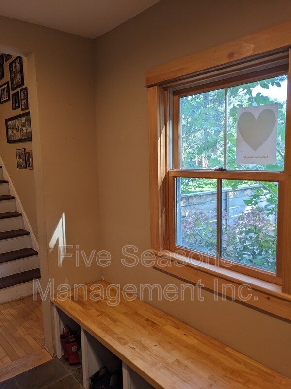 Building Photo - 146 Mansfield Ave
