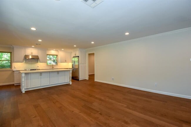 Building Photo - 5259 Birdwood Rd