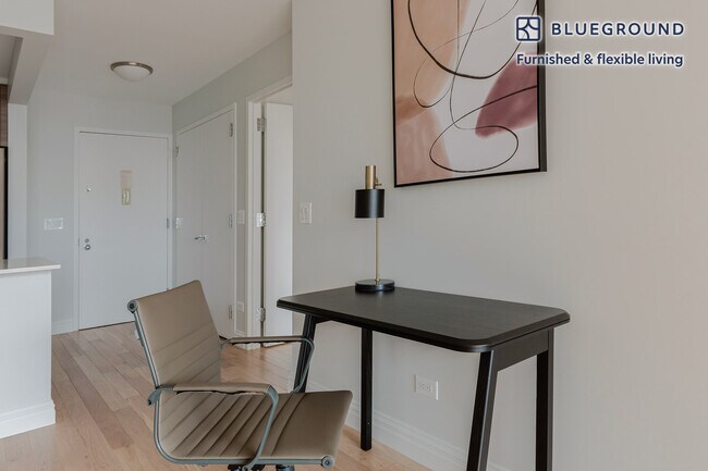 Foto del edificio - 235 W 48th St
