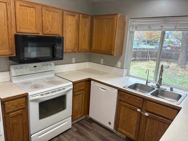 Building Photo - 1228 W Cleveland Ave