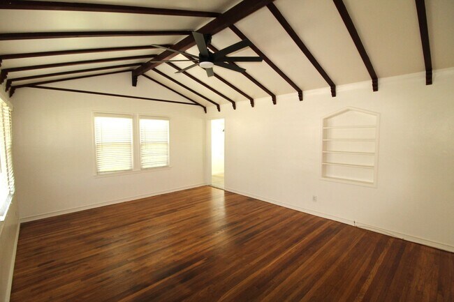 Building Photo - 424-426