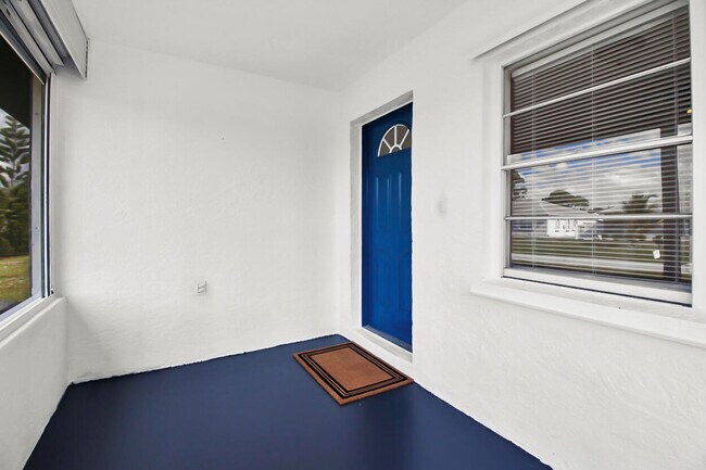 Foto del edificio - 313 NW Dorchester St