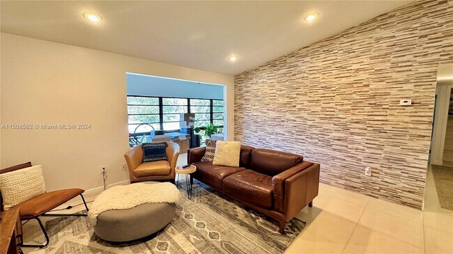 Foto del edificio - 4944 NW 102nd Ave