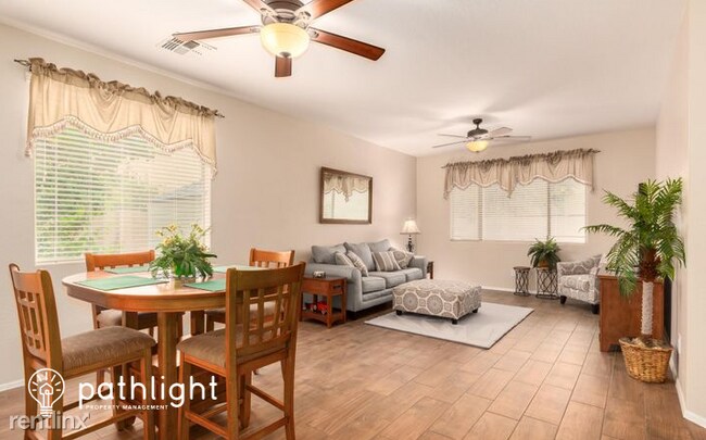 Foto del edificio - 5 br, 3 bath House - 15265 Edgemont Avenue...
