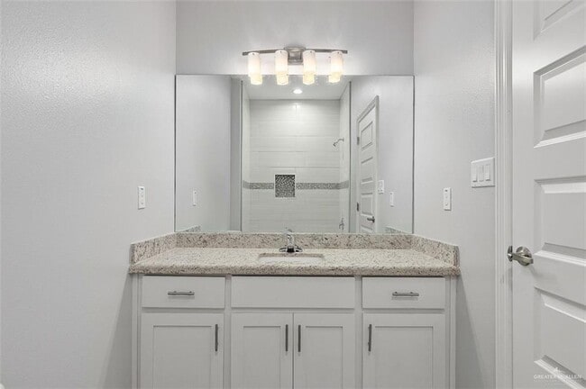 Building Photo - 2104 Redbud Ln