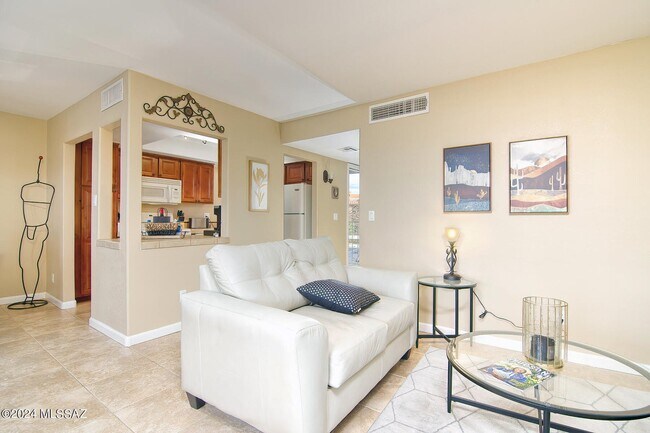 Foto del edificio - 6651 N Campbell Ave